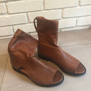 Free People Ridge Runner Bandal Size 7/7.5